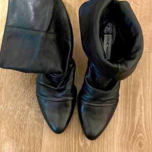 Steve Madden Aplegate Black Leather Kitten Bootie